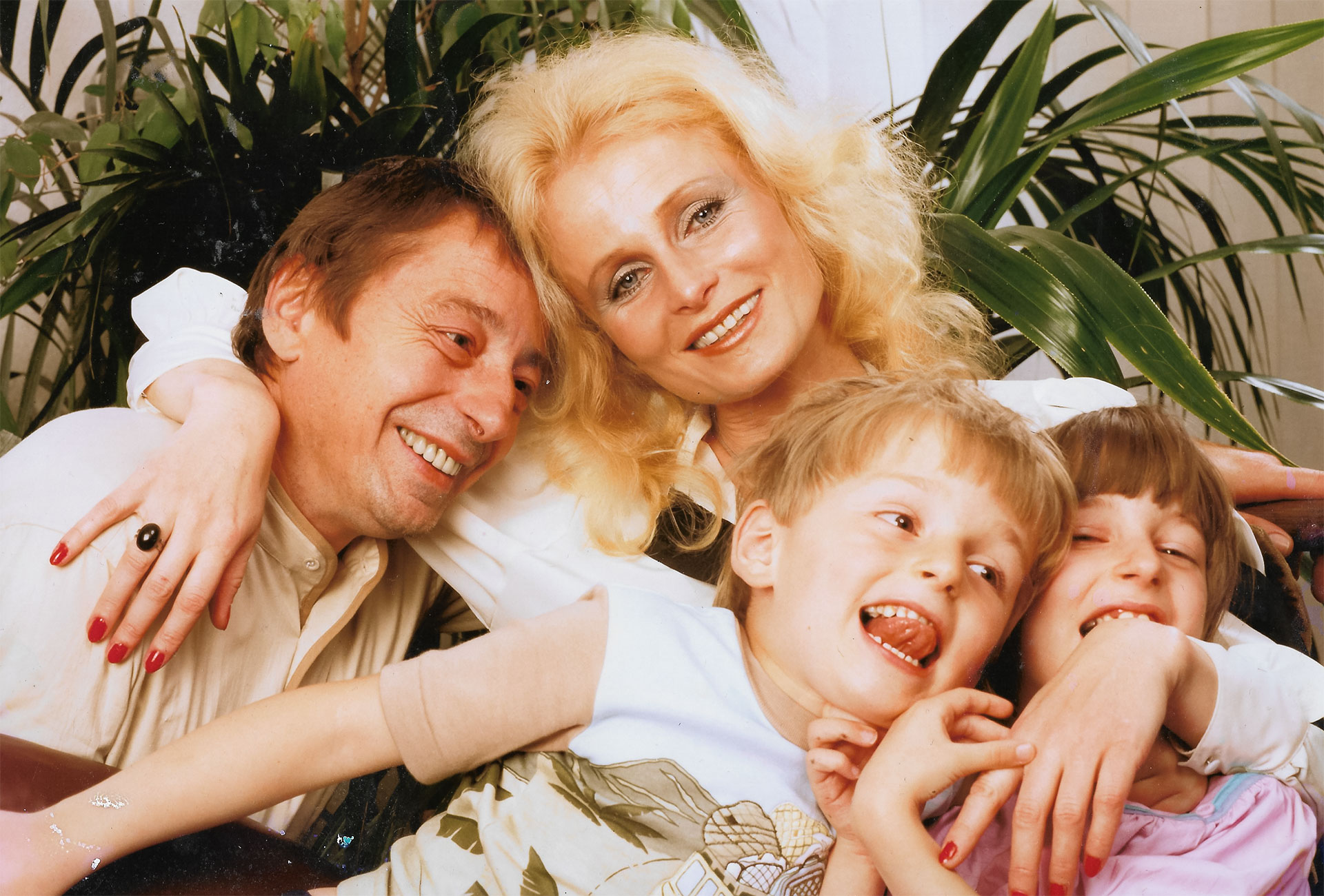 Isabel Weicken mit ihrem 1994 verstorbenen Ehemann Georg Trenkwitz und den gemeinsamen Kindern.